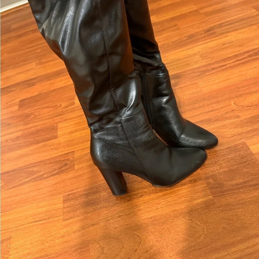 Women's Black Knee-High Block Heel Boots - Picture 10 of 11